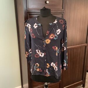 Lovestitch pop over floral blouse. Feminine details. EUC